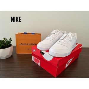 NIKE ❤️ **NEW IN BOX** White Sneakers 👟 [Men’s 11]